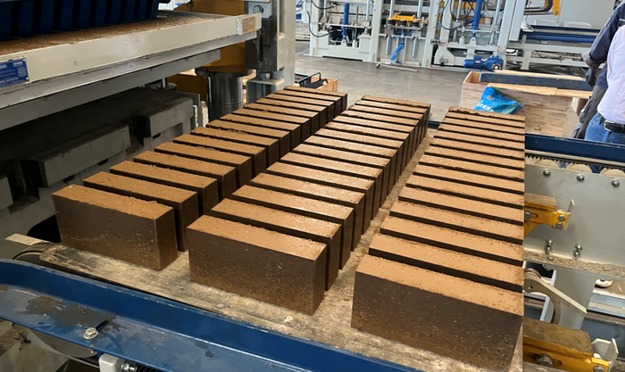 ZN1500 ସମ୍ପୂର୍ଣ୍ଣ ସ୍ୱୟଂଚାଳିତ ଇଟା ତିଆରି ମେସିନ୍ ସ୍ଲେଜ୍ ଉତ୍ସ ବ୍ୟବହାରରେ ପୂର୍ବ ଚାଇନା କ୍ଲାଏଣ୍ଟକୁ ସଶକ୍ତ କରେ |